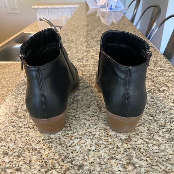 American Eagle Booties - Picture 2 of 4